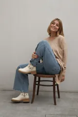 Jean wide leg celeste, con licra y diseño cómodo.