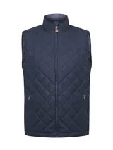 Chaleco azul marino acolchado con patrón de rombos, cuello alto, cierre frontal con cremallera y bolsillos laterales con cremallera.