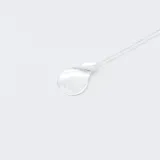 Collar de plata 925 con dije abstracto de dos piezas unidas.