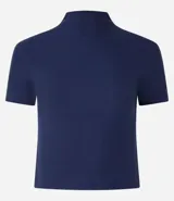 Remera marrón de ribana con cuello alto y mangas cortas.