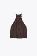 Top marrón con cuello halter ajustable con lazada.