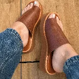 Sandalias marrones de cuero vacuno con plataforma.