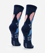 Medias de caña alta con estampado de Stitch y flores.
