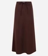 Pollera midi marrón de lino y viscosa, con cintura elastizada ajustable con cordón.