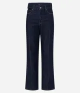 Pantalón de jeans de tiro alto, corte recto y color azul oscuro. Presenta costuras verticales contrastantes visibles en el frente de ambas piernas.