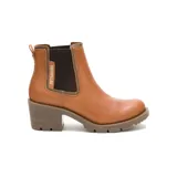 Bota Chelsea de cuero color marrón claro, con elástico lateral acanalado y logo de la marca en el talón. Tiene suela de goma con plataforma y taco cuadrado.