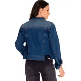 Chaqueta de jean negra con mangas largas y botones plateados.