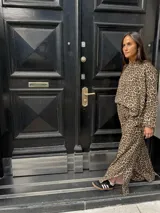 Pantalón de lanilla con estampado animal print de leopardo.