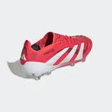 Championes de fútbol Adidas Predator Elite color rojo con detalles en blanco y suela transparente con tapones.