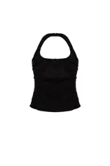 Musculosa negra con escote halter y corte ajustado.