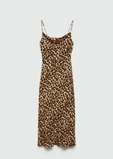 Vestido largo de tirantes finos con estampado de leopardo y escote redondo.
