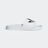 Sandalias deportivas blancas con banda superior sintética y diseño acolchado para mayor comodidad.