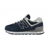 Championes urbanos New Balance modelo Classics Traditionnels, color azul marino con detalles en gris y blanco, confeccionados en gamuza y malla, con logo "N" característico en los laterales y entresuela ENCAP.