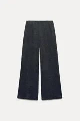 Pantalón ancho de punto color gris oscuro, con cintura elástica y tiro alto.