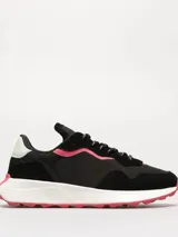 Zapatillas urbanas Tommy Jeans modelo New Runner, color negro con detalles en rosa y blanco. Confeccionadas en piel, textil y material sintético.