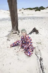 Gorro de crochet color verde agua, tejido a mano con diseño calado.