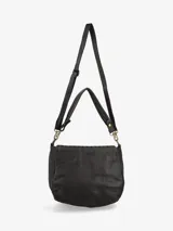 Cartera bandolera de cuero color marrón oscuro con solapa tramada y asa regulable.