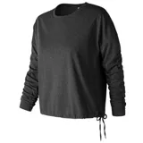 Remera de mujer de manga larga, color negro, con diseño técnico y ajuste holgado.