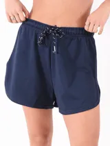 Short deportivo azul marino de tela tipo toalla con cintura elástica y cordón ajustable.