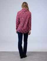 Buzo de tejido boucle color celeste, de corte holgado y escote amplio, ideal para look casual.