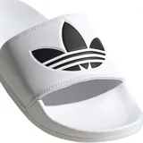 Ojotas Adidas Adilette Lite blancas con logo negro.