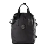 Bolso matero negro con diseño 3 en 1: se puede usar como mochila, bolso de mano o bandolera. Confeccionado en PU resistente, cuenta con compartimento para notebook, mate y termo. Tiene acceso con cierre, bolsillos internos y externos, correa regulable y herrajes plateados.