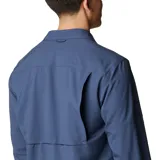 Camisa de manga larga Columbia Silver Ridge para hombre, color azul. Confeccionada con materiales reciclados, protección solar UPF 50, tecnología Omni-Wick de secado rápido y control de olores. Cuenta con ventilación, mangas enrollables con botones a presión y bolsillos en el pecho.