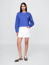 Buzo canguro negro de algodón sin felpa, con cuello redondo y logo Gap bordado en blanco en el frente.