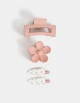 Set de accesorios para el pelo que incluye dos hebillas tipo pico de pato con estampado floral y dos broches, uno con forma de flor y otro rectangular.