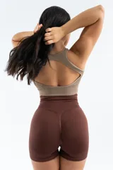 Short deportivo color lila de tiro alto.