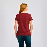 Remera rosa de algodón con cuello redondo y mangas cortas. Logo de CAT estampado en el pecho.