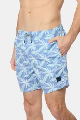Short de baño celeste con estampado de hojas blancas, cintura elástica con cordón ajustable, dos bolsillos laterales y suspensor de malla fina.