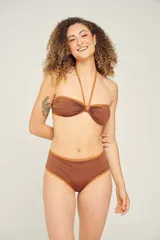 Corpiño strapless marrón con borde color caramelo.