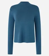 Sweater negro de punto con cuello redondo, puños y ruedo acanalados. Incluye cuello, puños y ruedo de camisa celeste a rayas.