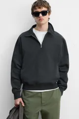 Sudadera negra de algodón con cuello polo y cierre de cremallera.