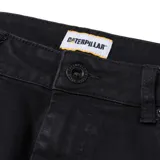 Pantalón de jean negro de corte recto, con cierre de cremallera y botón metálico. Diseño de cinco bolsillos, remaches con logo CAT y parche con el logo de Oxford Cat en la parte trasera de la cintura.