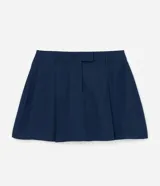 Short pollera de sastreria color azul marino, con pliegues frontales, cierre tradicional y gancho en la cintura. Posee forro interior de malla.