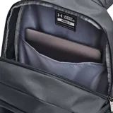 Mochila Under Armour unisex color azul marino con logo blanco. Cuenta con tecnología UA Storm resistente al agua, panel trasero acolchado, correas ergonómicas, funda para portátil de hasta 15 pulgadas, bolsillo frontal con cierre y bolsillo lateral para botella de agua.