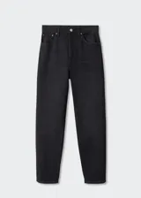 Jeans mom fit color negro con tiro alto, corte a la altura del tobillo y cinco bolsillos. Confeccionado en tejido de algodón elástico estilo tejano vaquero. Cierre de cremallera y botón.