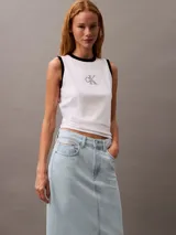 Falda larga de denim celeste, de corte recto y tiro alto.