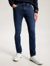 Jean azul oscuro de corte extra slim, confeccionado en tejido denim Power Stretch de mezcla de algodón. Cuenta con cierre de cremallera con botón y diseño de cinco bolsillos.