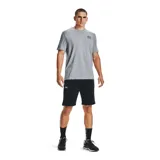 Remera celeste de Under Armour, corte clásico, mangas cortas y logo estampado en el pecho.