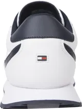Zapatillas Tommy Hilfiger blancas con detalles en azul marino y rojo.