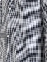 Camisa Tommy Hilfiger de corte regular, confeccionada en algodón orgánico Oxford con diseño de cuadros Vichy. Presenta cuello con botones, puños redondeados con dos botones y logo de Tommy Hilfiger bordado en el pecho.