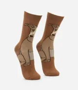 Par de medias de caña media color marrón con diseño de perro chihuahua.