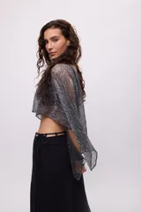 Poncho de gasa color celeste, de talle único.