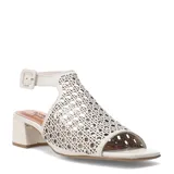 Sandalias negras de cuero calado con diseño geométrico, taco bloque y pulsera con hebilla.