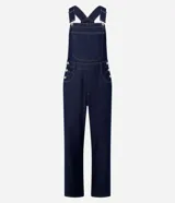 Jardinero largo de jeans azul oscuro, con breteles anchos ajustables con botones, bolsillo tipo parche en el pecho y cierre lateral con botones.