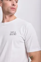 Remera blanca de manga corta con estampado de tortuga marina y texto 'Shell Bound'.