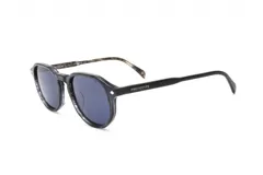 Lentes de sol con armazón de acetato de forma redonda/panto, color gris translúcido con vetas oscuras. Las patillas son negras con la marca "PROTOTYPE" en blanco. Los lentes son de color azul oscuro.